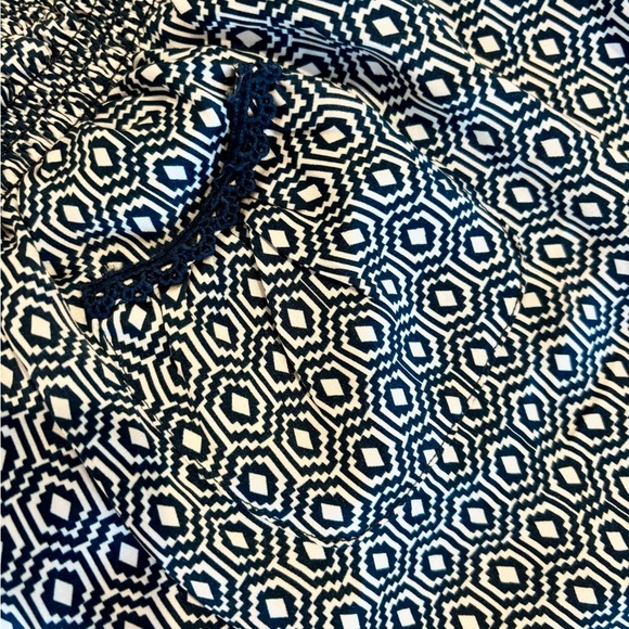 Paloma Blue Crochet Printed Silk Satin Short Medium EUC - Picture 7 of 9